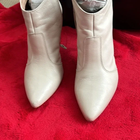 Boots - Picture 4 of 5